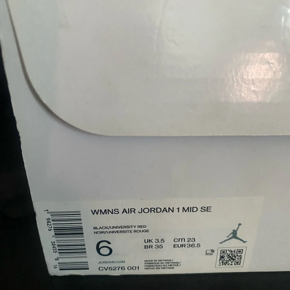 Women’s Jordan Air 1 Mid SE Black and Red - Picture 4 of 10